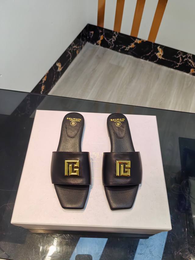 Factory direct, * Balmain Spring/Summer latest runway flat sandals Balmain is a