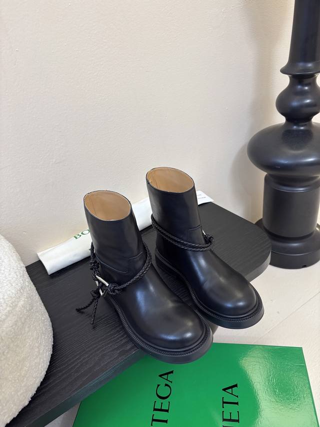 Bottega Veneta Bv Slip-on Fashion Ankle Boots/Riding Boots So cool, I fell in lo