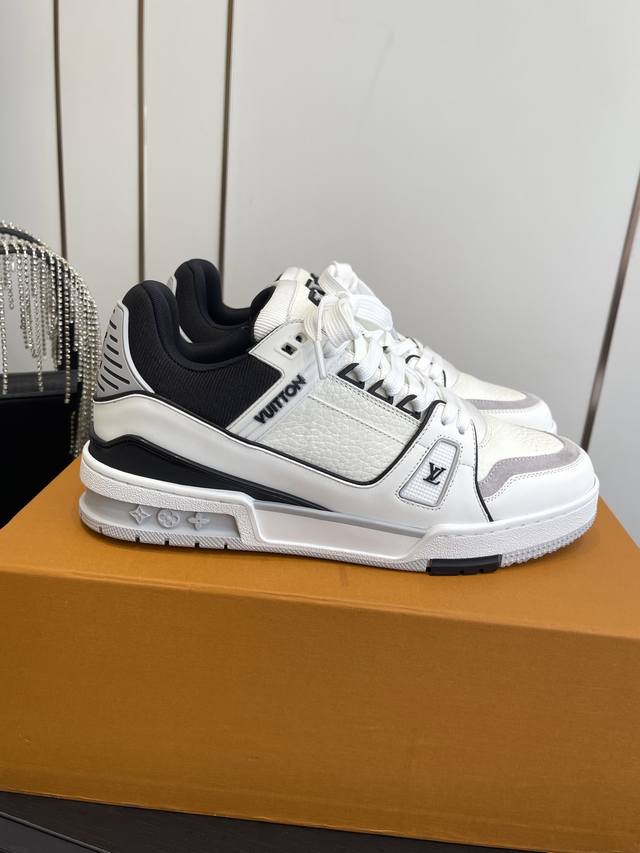 Louis Vuitton Trainer Sneakers/Skateboard Shoes. This LV Trainer sneaker feature