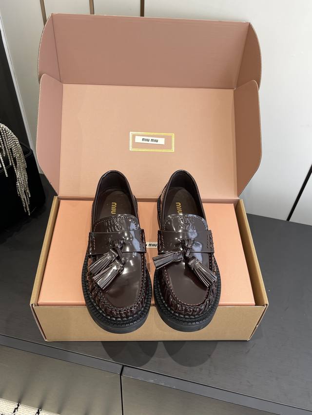 Miu Miu 25Fw Deck Shoes New Tassel Loafers. Blending retro and modern styles, th