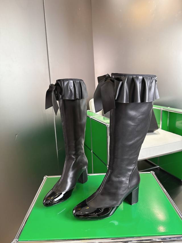 K044 Chanel Fall/Winter 2025 Runway New Arrival: Chanel Double C Bow Pleated Str