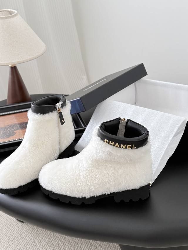 Chanel 25K Fall/Winter New Style Furry Ankle Boots Furry boots are still very su