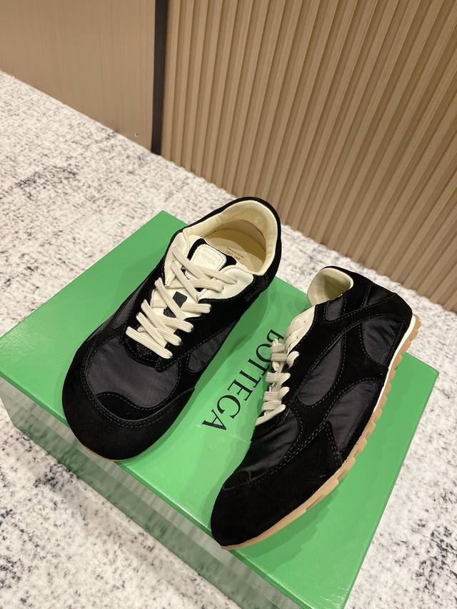 Top-tier version Couple style Women's and Men's Bottega Veneta's latest Orbit Fl