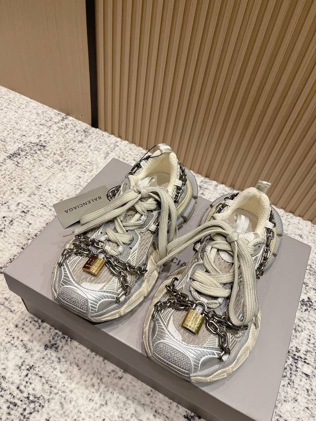 Top-tier version: Couple's style #225 / Balenciaga 3XL and Urnner buckle dad sho