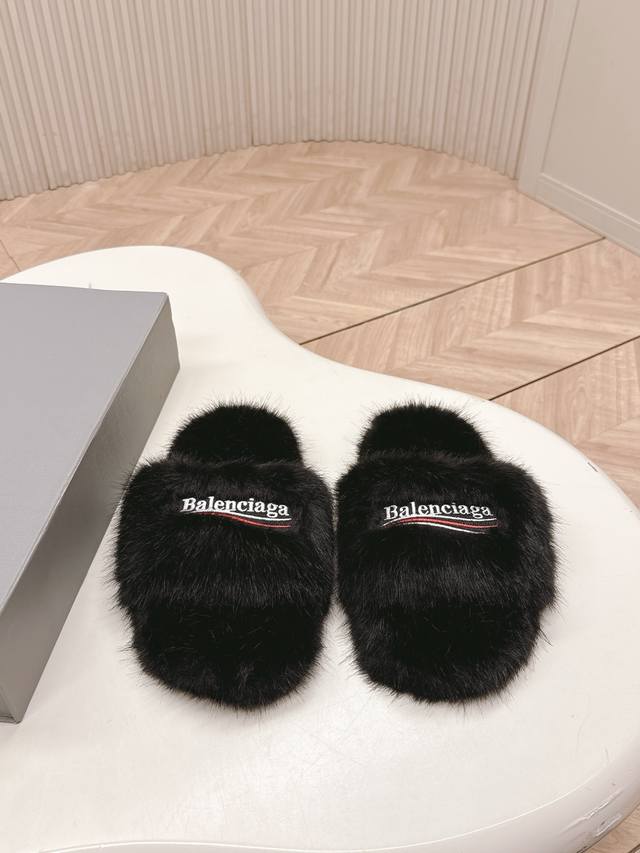 Balenciaga 2025 New Color Furry Slippers These furry slippers are absolutely irr