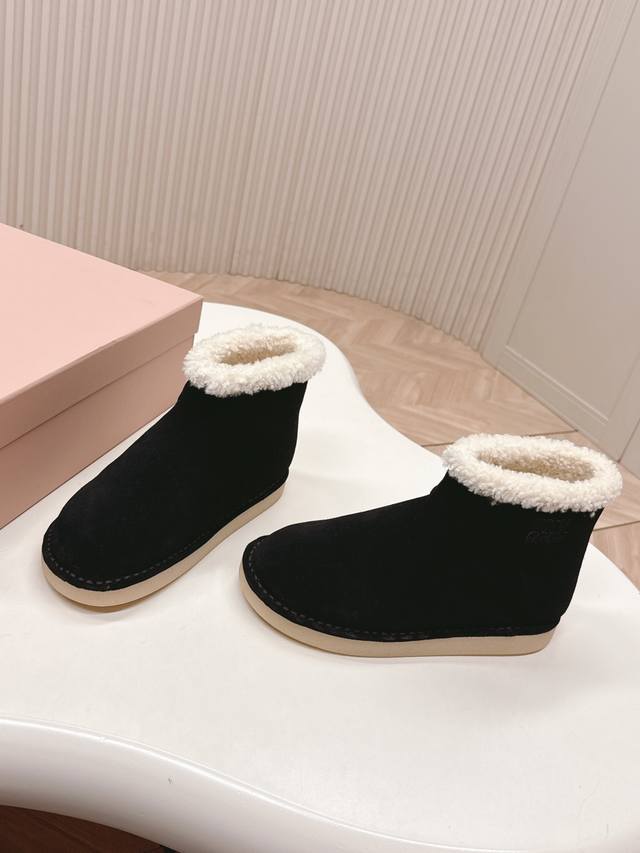 Miu Miu 25Fw Deck Shoes. These wool snow boots feature a finely textured suede u