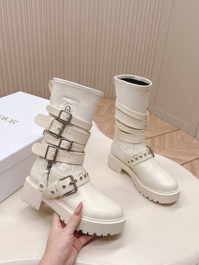 Material: Original custom cowhide leather (Ddd); Lining: Cowhide leather (Ddd);