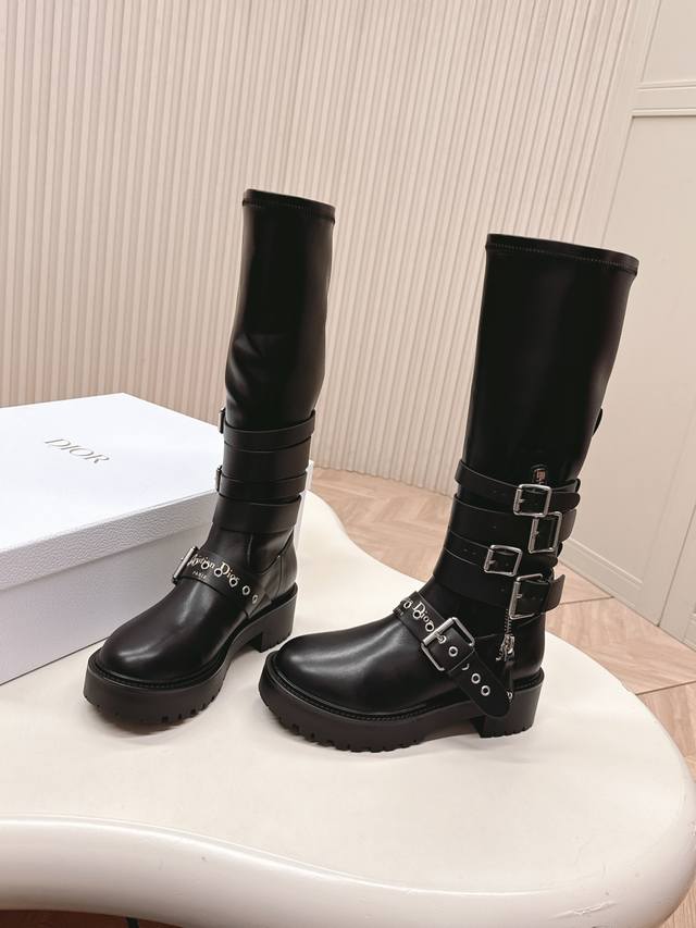 Short Dior Fall/Winter 2025 God-tier combat boots, super cool and stylish. The m