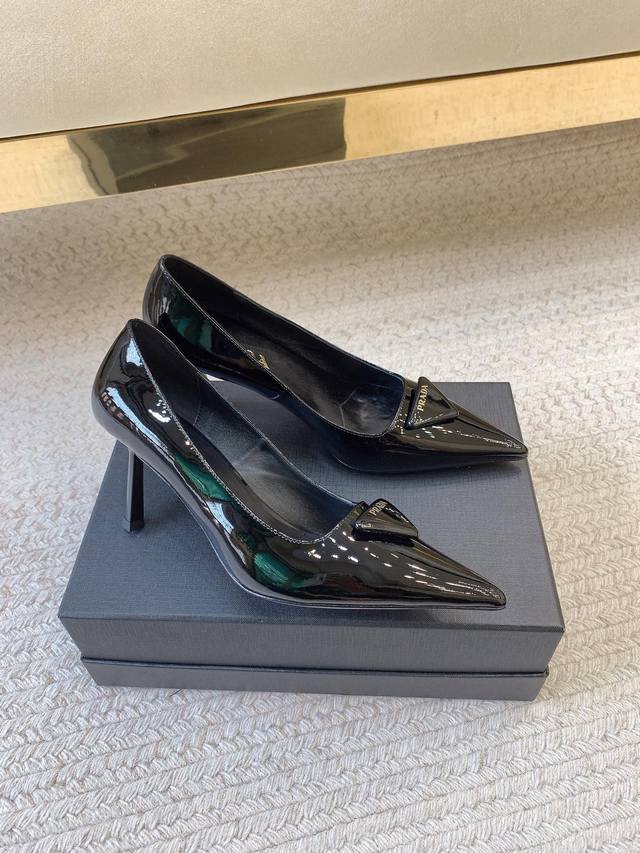 Prad*Ss25 New Triangle Buckle Single Shoes Original Last Top Quality Material Up