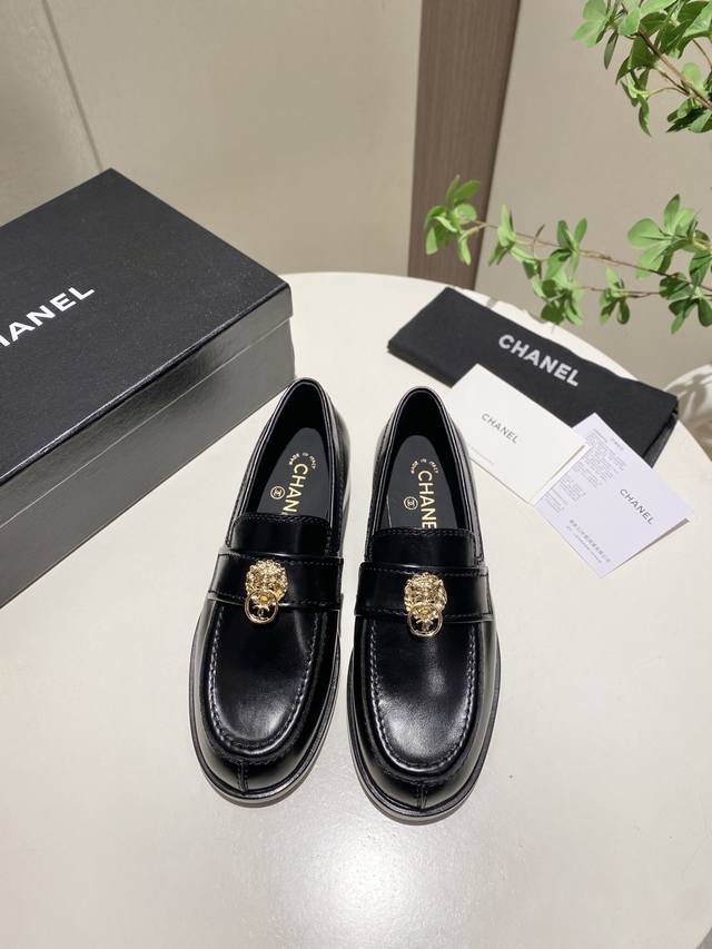 High Quality! Autumn/Winter Factory Wholesale # Chanel New Heart Buckle Loafers