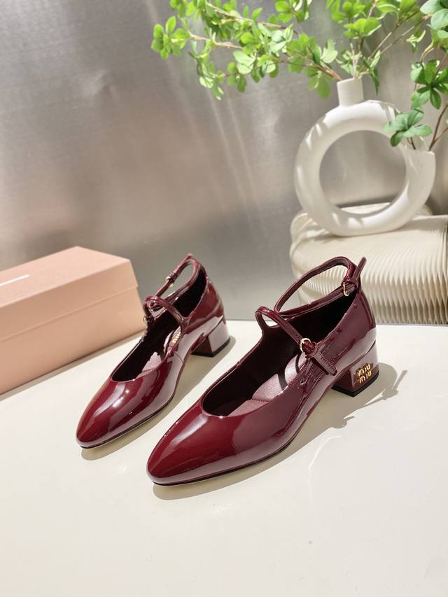 Factory Price P. Miu Miu 2025 Autumn/Winter New Arrival: Upgraded craftsmanship,