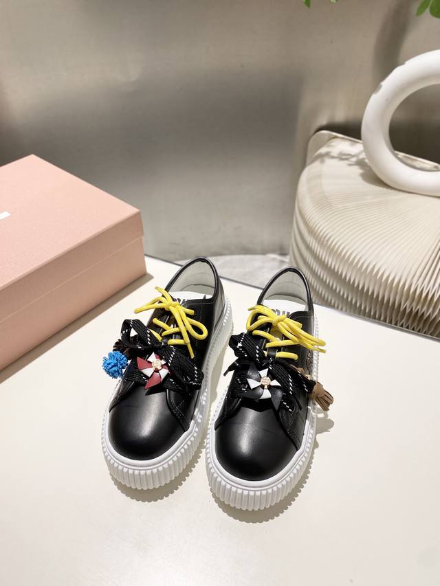 Mole. Leather. 2025 Miu Miu Autumn/Winter New Thick-Soled Biscuit Shoes, Simple