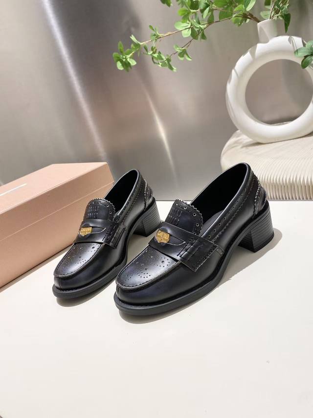 Split-edge beaded, distressed leather! 2025 Fall/Winter runway coin loafers! Miu