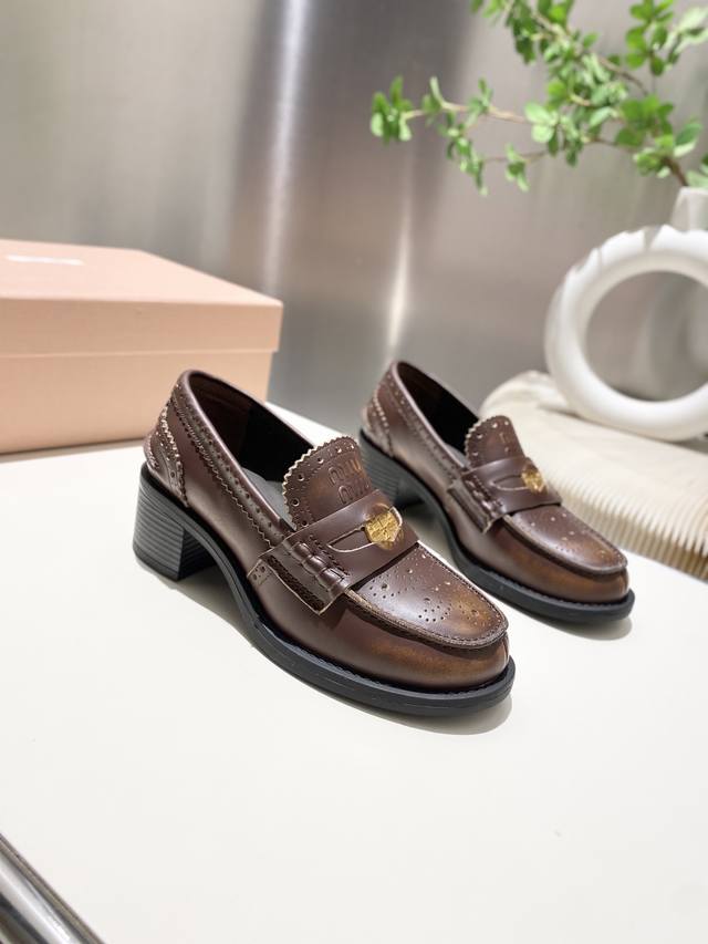 Split-edge beaded, distressed leather! 2025 Fall/Winter runway coin loafers! Miu