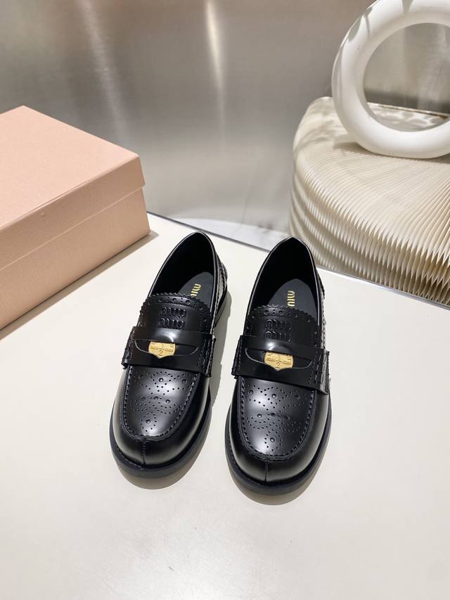 Split-edge beaded, distressed leather! 2025 Fall/Winter runway coin loafers! Miu