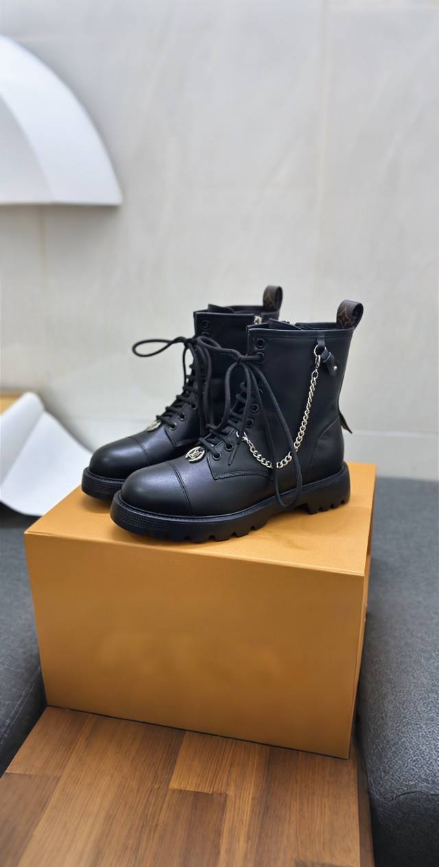 High-end boutique replica of Louis Vuitton runway new style, 1:1 high-end custom