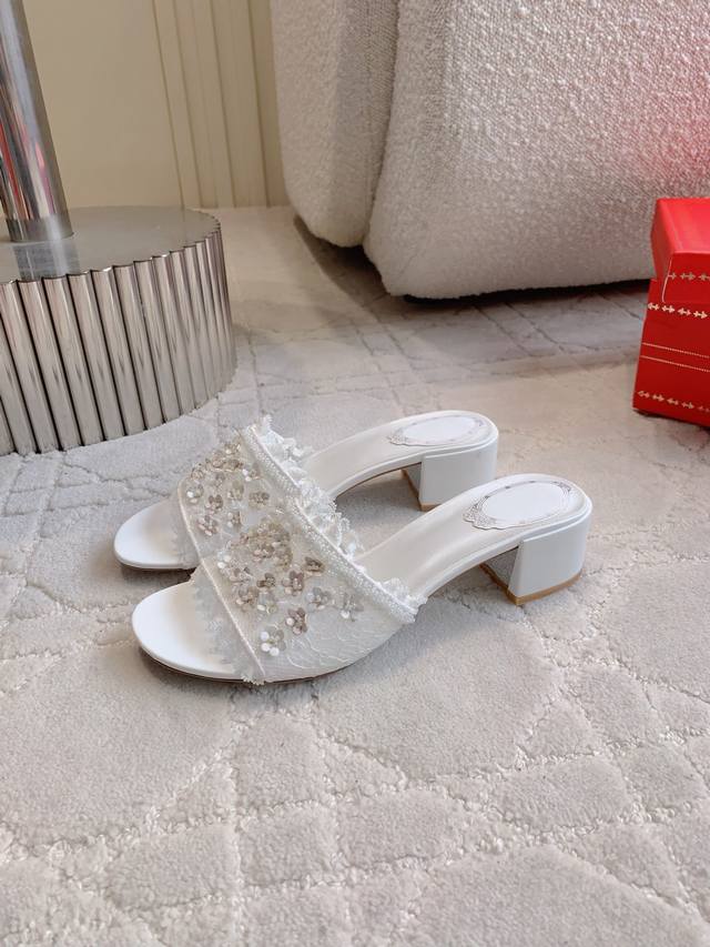 Slippers with snake-shaped back strap. New Ren* Caovill* brand new ultra-heavy-w