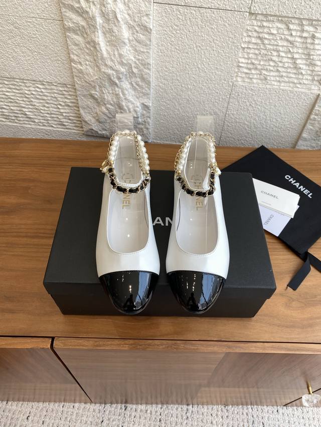 Top-tier version: Chanel 25Ss Spring/Summer New Pearl Chain Buckle Double C Mary