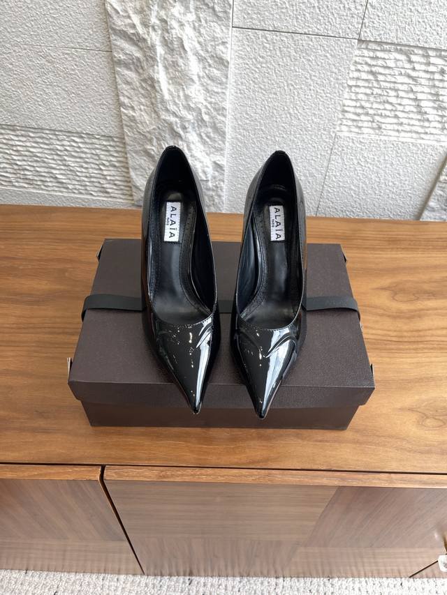 Top Version: Alaia 25Ss Autumn/Winter New Pointed Toe Stiletto Heels. These hear