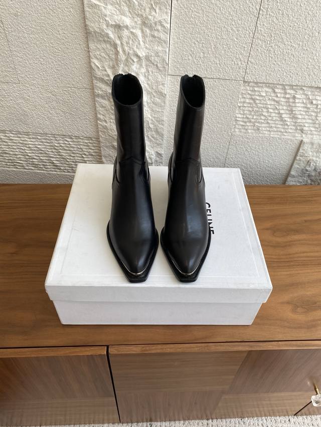 Top Version: Celine 25Ss Autumn/Winter New Retro Pointed Toe Buckle Chunky Heel