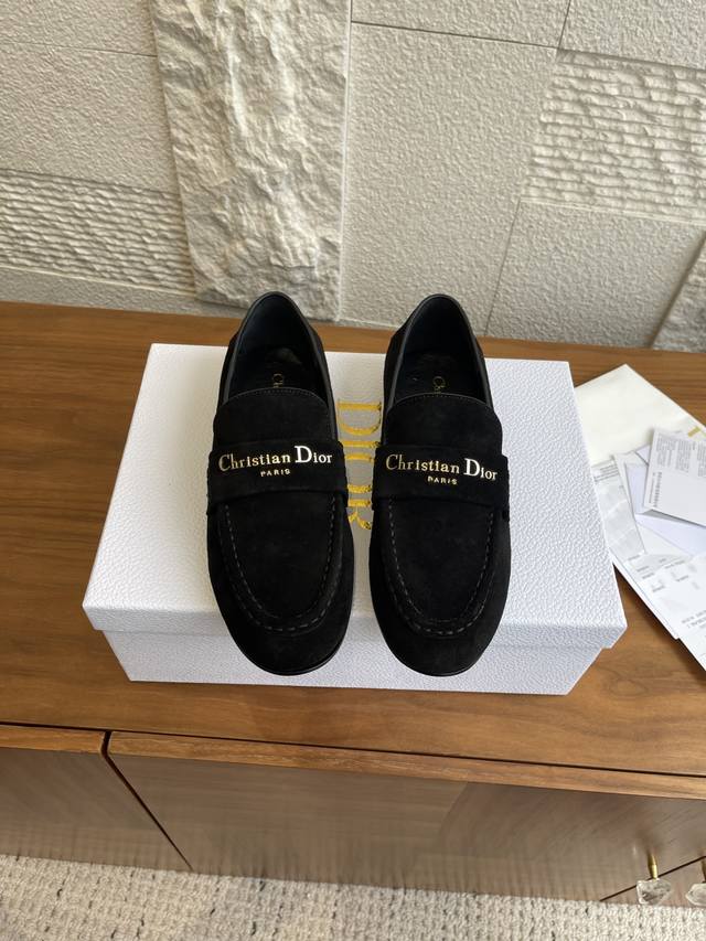 Top Version: Dior 2025 Autumn/Winter New Metal Letter Buckle Flat Loafers. These