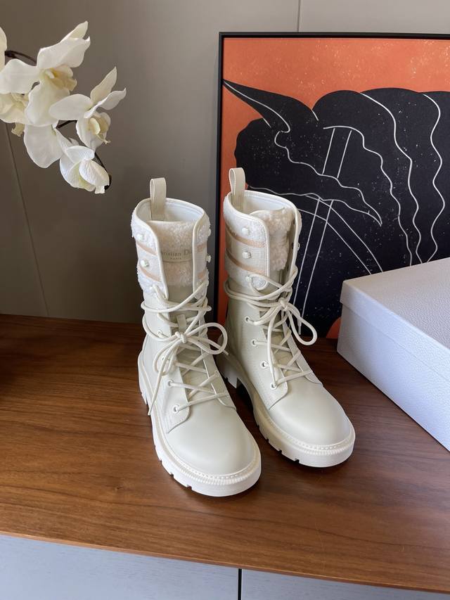 Top Quality Dior Classic Fleece Embroidered Ankle Boots, Cowhide Upper, Cowhide