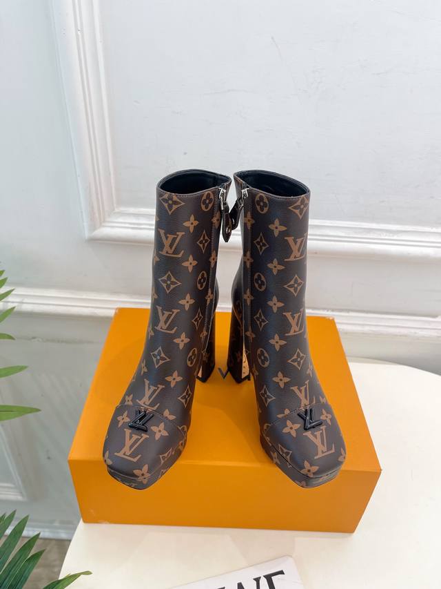 Louis Vuitton 25 2025 Autumn/Winter New Top-Tier Version The latest V-shaped hol