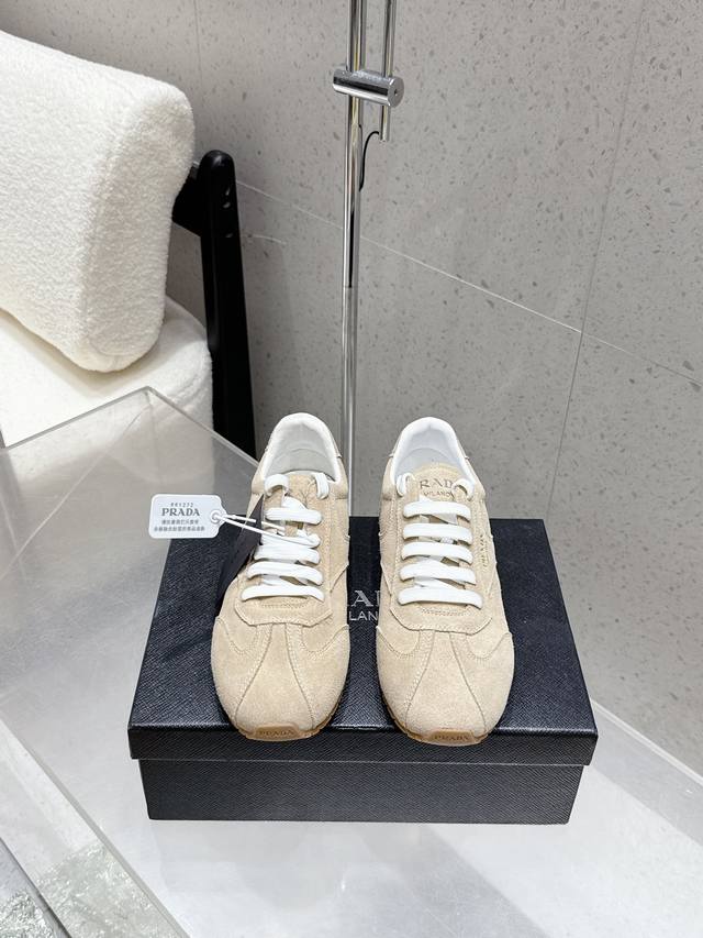 Factory direct Prada Fw25 Showroom German Training Casual Shoes. Features a cust