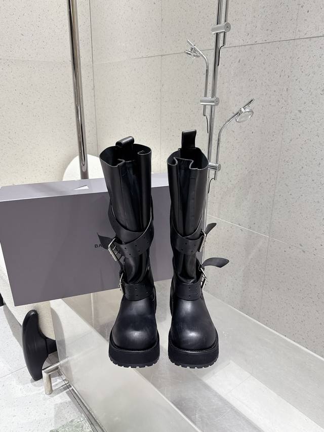 Top-tier men's version, size 30. Balenciaga boots are finally here! Ladies, the