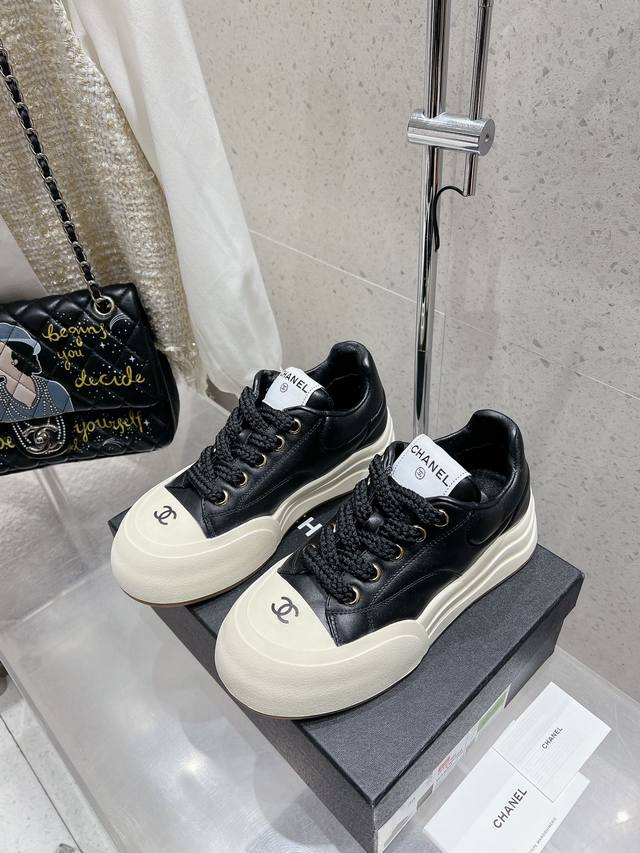 Chanel Slip-on Muffins - A perfect 1:1 replica of the classic Chanel loafers. Th