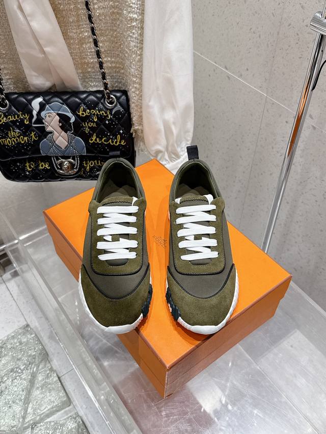 Top-tier couple's style, men's size 10. Hermes Bouuncing unisex casual sneakers.