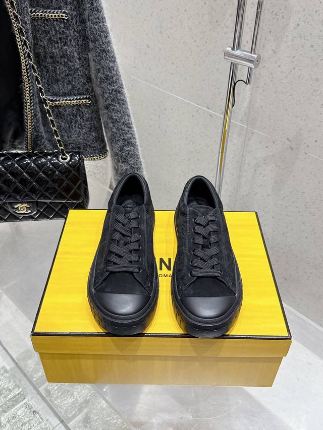Factory direct Fendi new couple's casual sports shoes. Classic Ff monogram cowhi