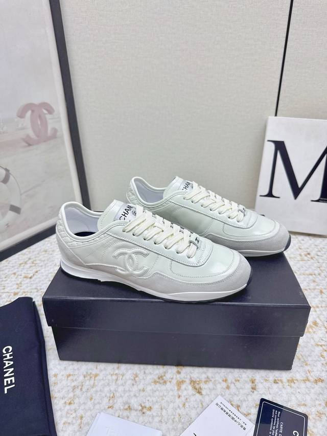 High-quality factory-made Chanel 25 new panda sneakers/casual shoes. These are e