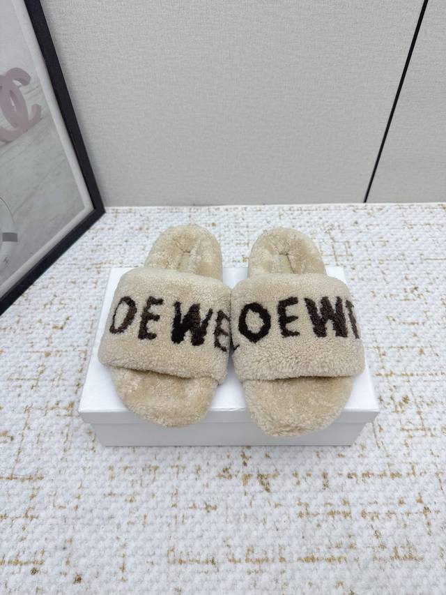 High-quality factory-made Loewe 25 latest autumn/winter letter-print furry slipp