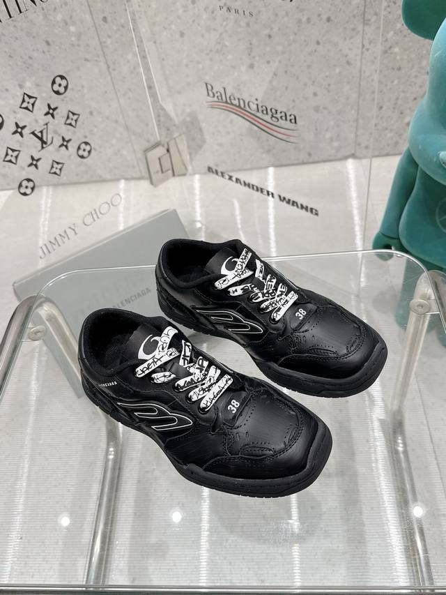 Women's & Men's Balenciaga Latest Couple's Hottest Sports and Casual Series. Ori