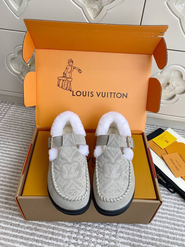 Original box packaging. Luxury Louis Vuitton Colorado platform embroidered wool