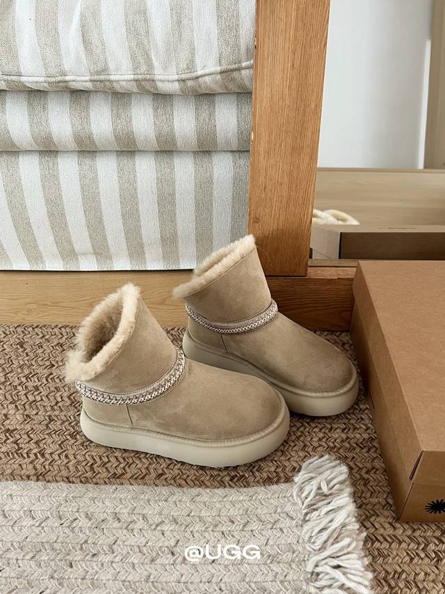 Winter's must-have boots are here! Ugg upgraded its Starry Moon platform boots,