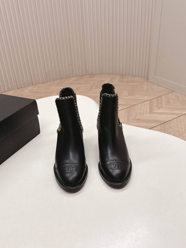 Selling Chanel 25Ss new autumn/winter high-heeled Martin boots, short boots. Ver