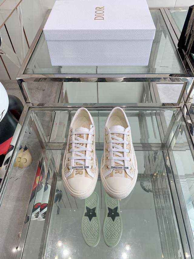 New Dior platform casual sneakers featuring a fully embroidered iconic pattern.