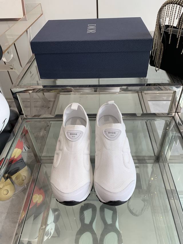 Dior B30 Series Countdown Flyknit Men's Casual Sneakers. Stylish and sporty, the