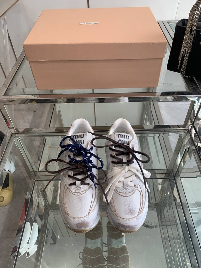 Miu Miu 25Ss Spring/Summer New Retro Distressed Dad Shoes A must-have sneaker wi