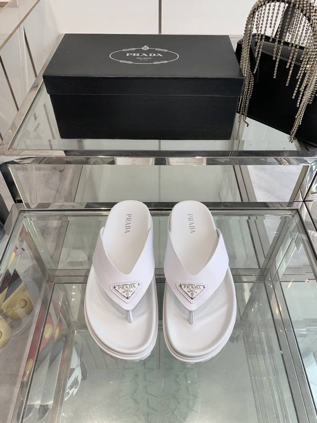 Prada 25Ss Spring/Summer New Men's Sandals. High-end feel, trending both domesti