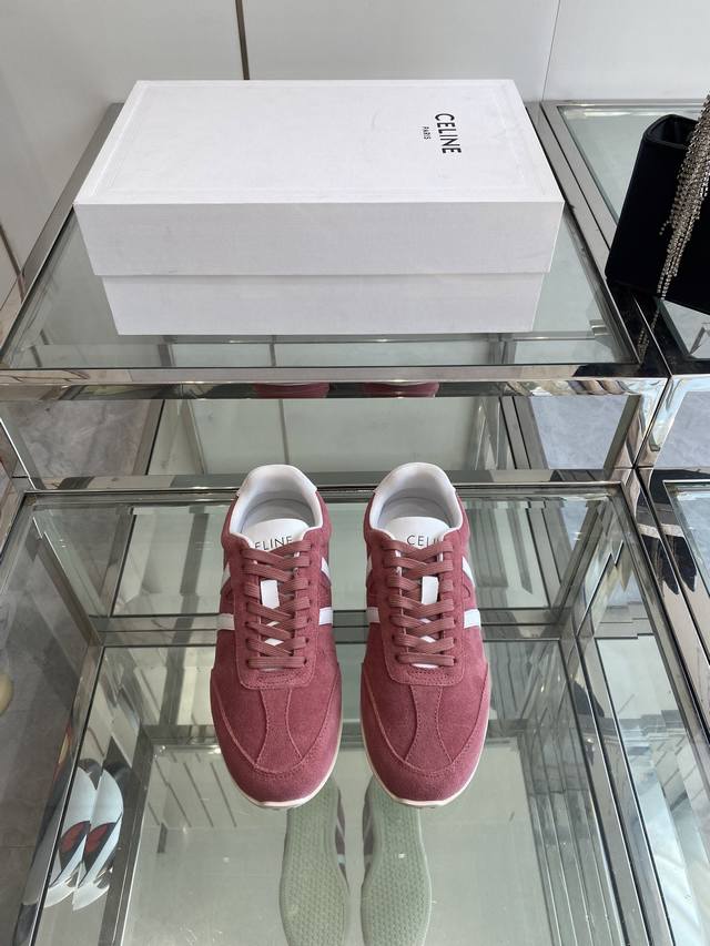 Celine 25Ss New Casual Shoes, German Training Sneakers. A pair of shoes full of