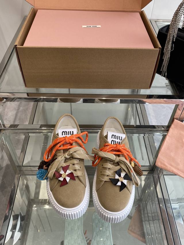 Miu Miu 25Ss Autumn/Winter New Thick-Soled Casual White Sneakers. Made with top-