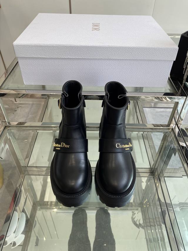 Top-tier Dior 2025 Autumn/Winter Brogue Boots. A timeless riding boot style, sho