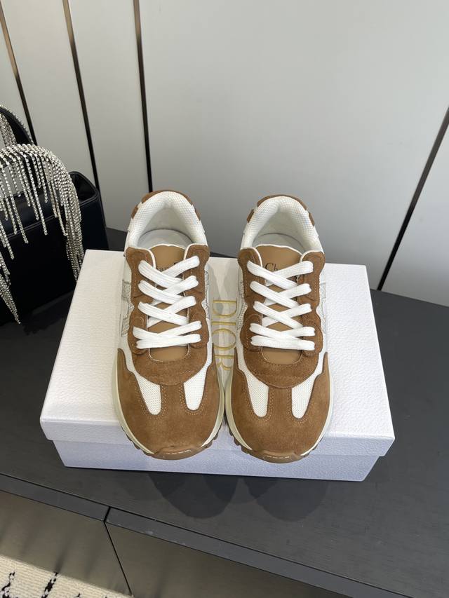 Dior's latest runway style casual sneakers for couples. Highly recommended by ce