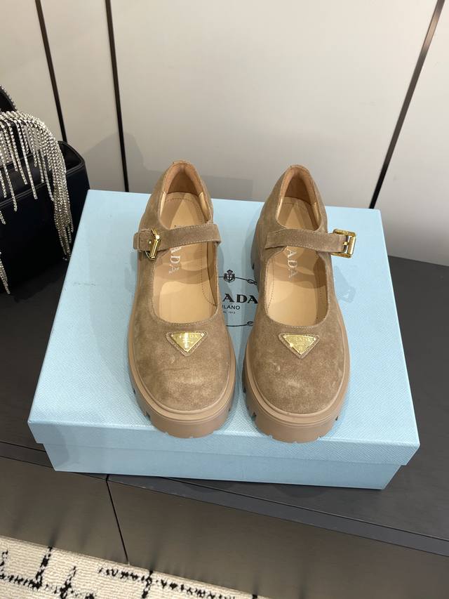 Prada 25Ss New Platform Mary Jane Shoes Retro, stylish, and avant-garde, the pla