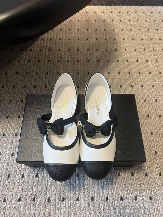 Chanel 25Ss Spring/Summer Runway Hollow Sandals I was instantly captivated at fi