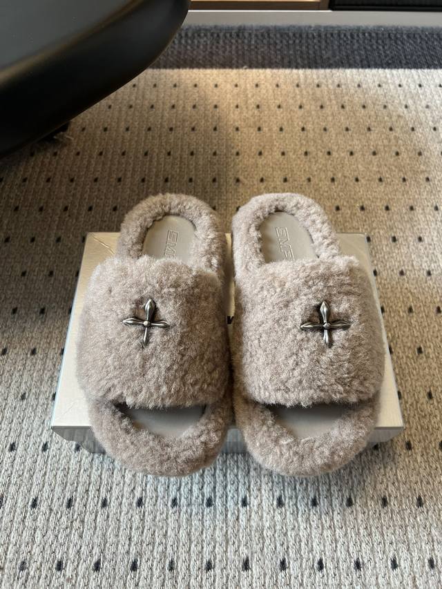 Smfk 25Ss Platform Bread Slippers These are worn by numerous online influencers
