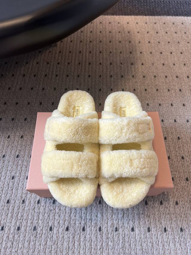 Miu Miu 25Ss Autumn/Winter New Arrival Fur Slippers~ A versatile and stylish new